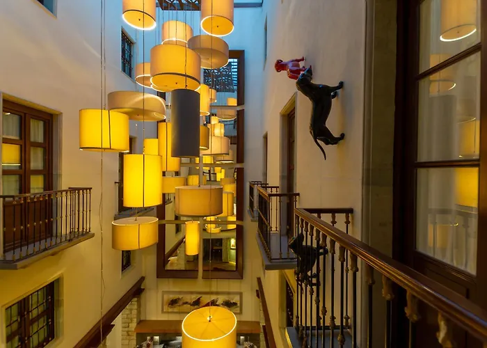 Luxury hotel only: 1850 Hotel Boutique